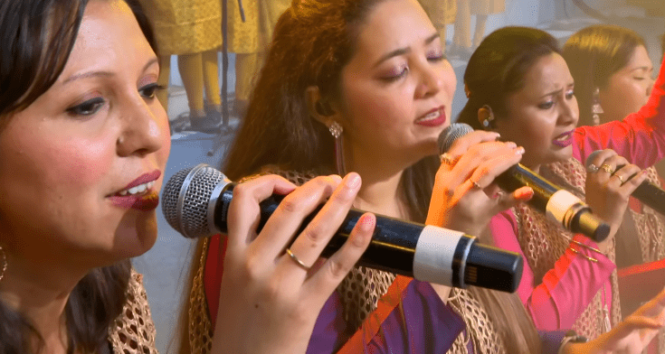 Pankhon Taley Lyrics